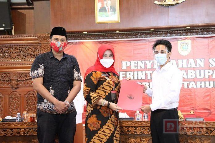 Hj. Sri Mulyani Serahkan SK CPNS Kabupaten Klaten Secara Simbolis