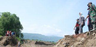 Hj. Sri Mulyani Tinjau Lokasi Tanggul Jebol di Kecamatan Cawas