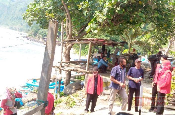 Kepedulian Baguna PDI Perjuangan Kebumen kepada Korban Perahu Pecah