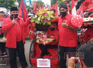 Kirim Tumpeng Kepada Pengurus Ranting, DPC PDI Perjuangan Kota Tegal Gunakan 48 Becak Hias