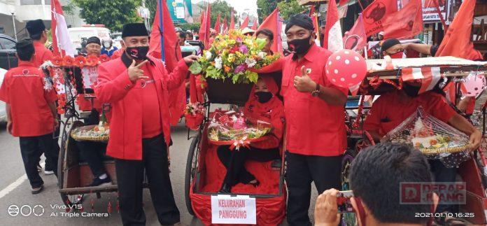 Kirim Tumpeng Kepada Pengurus Ranting, DPC PDI Perjuangan Kota Tegal Gunakan 48 Becak Hias