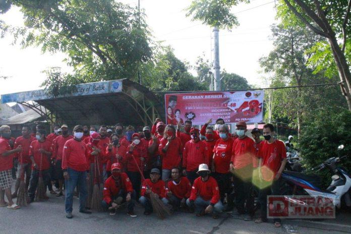 Kondisi Sungai Asem Binatur Memprihatinkan, Banteng Pekalongan Keluar Kandang Bersihkan Sungai