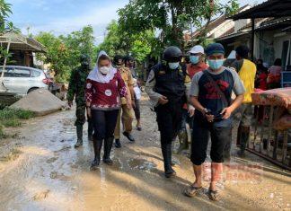 Mbak Ita Kunjungi Korban Banjir di Kelurahan Meteseh