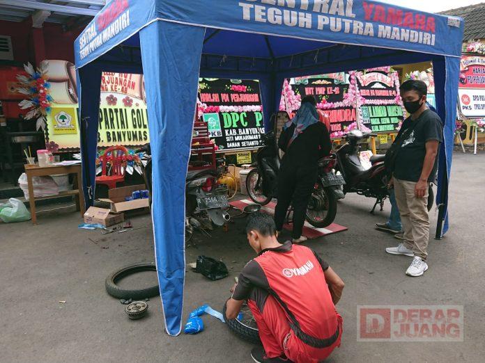 Meriahkan-HUT-PDI-Perjuangan-Ke-48-DPC-PDI-Perjuangan-Banyumas-Berikan-Program-Servis-Motor-Gratis