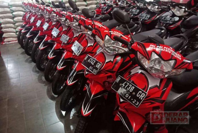 Meriahkan HUT Partai, Motor Inventaris PAC Dibranding Logo PDI Perjuangan