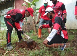 PAC PDI Perjuangan Kecamatan Wangon Tanam 480 Bibit Buah