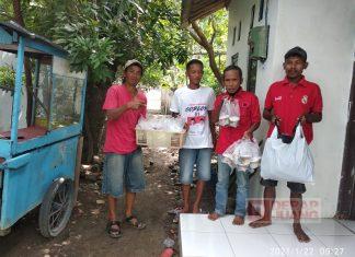 PAC PDI Perjuangan Margadana Bersama Ketua Ranting Cabawan Bagikan Makanan Kepada Masyarakat