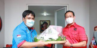 Meriahkan HUT Partai, Banteng Kota Semarang Bagikan 48 Tumpeng