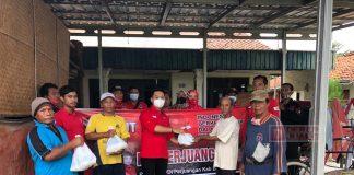 Peringati HUT Partai, PAC PDI Perjuangan Brebes Bagikan Beras