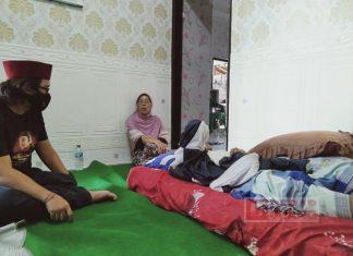 Sekretaris DPC PDI Perjuangan Kudus Beri Bantuan Kursi Roda