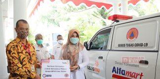 Sri Mulyani Terima Ambulance dari Alfamart Klaten