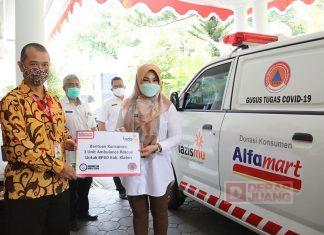 Sri Mulyani Terima Ambulance dari Alfamart Klaten