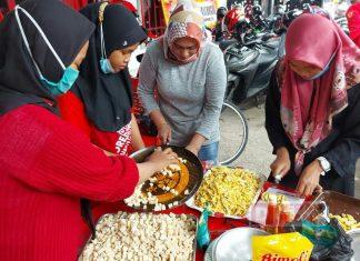 Wujud Kepedulian Terhadap Musibah Banjir, DPC PDI Perjuangan Kota Pekalongan Dirikan Dapur Umum