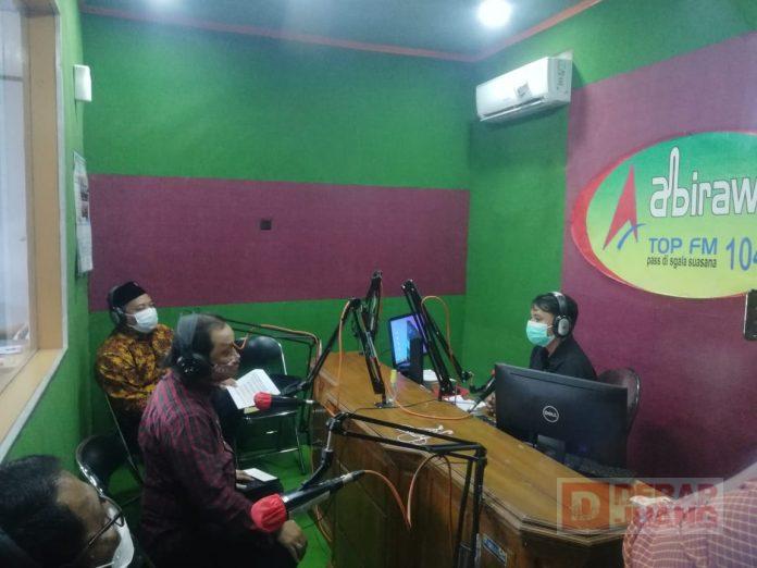 Anggota-Fraksi-PDI-Perjuangan-DPRD-Jawa-Tengah-Sapa-Masyarakat-Melalui-Dialog-Siaran-Radio2
