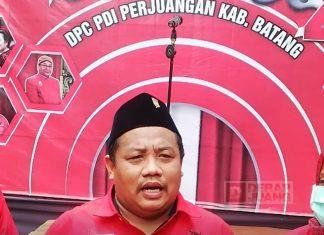 Bagikan Seragam Partai, Ridwan: Menambah Kebanggaan dan Kecintaan Kader Batang