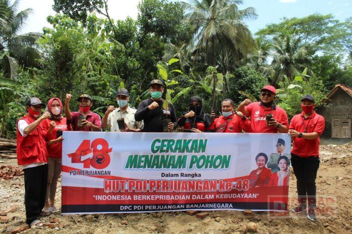 DPC PDI Perjuangan Banjarnegara Lakukan Gerakan Penanaman Pohon