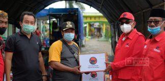 DPC PDI Perjuangan Jepara Bantu Warga Korban Banjir