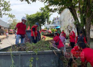 DPC PDI Perjuangan Kudus Laksanakan Gerakan Bersih Sungai dan Tanam Pohon