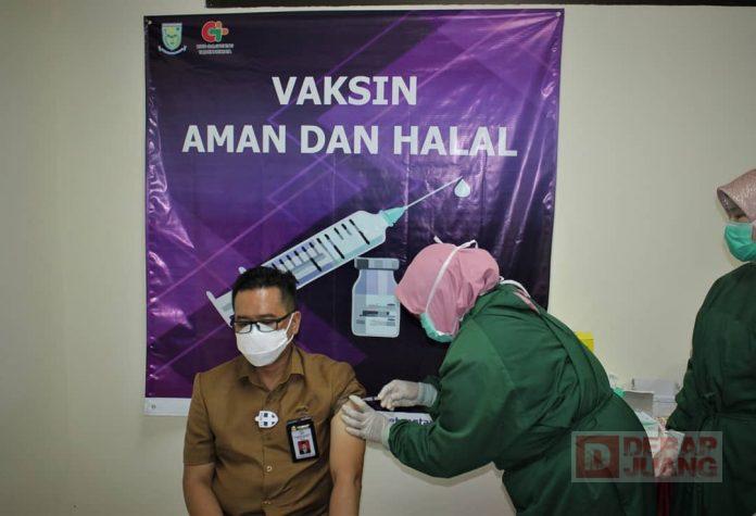 H.R Bambang Irawan Meminta Masyarakat Tidak Perlu Takut di Vaksinasi