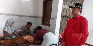 Hengki Beri Bantuan Kursi Roda kepada Masyarakat