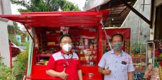 Prof. Hendrawan Serahkan Bantuan PSBI untuk Pelaku UMKM