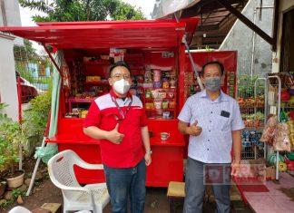 Prof. Hendrawan Serahkan Bantuan PSBI untuk Pelaku UMKM