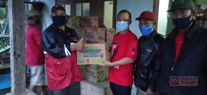 Ketua DPRD Demak Terjun Langsung Bantu Korban Banjir Sayung