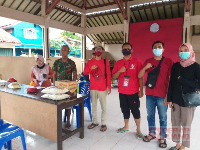 Komunitas-Juang-Batang-Berikan-Bantuan-Kepada-Masyarakat-Terdampak-Banjir-di-Desa-Kalipucang-Wetan2