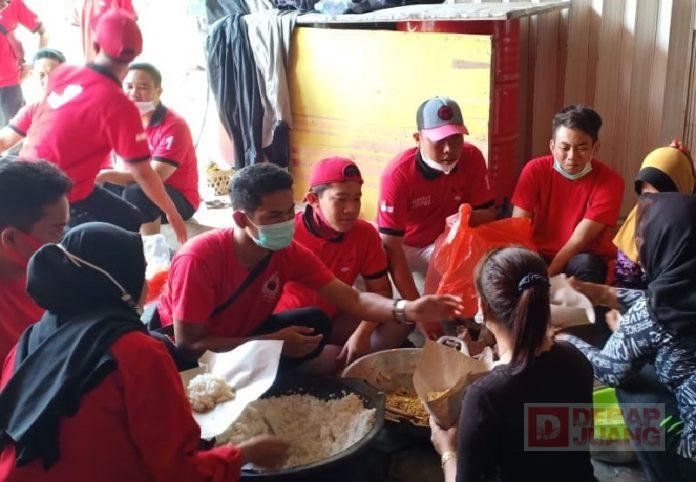 Korps KJ Demak Gotong Royong Bantu Pengondisian Dapur Umum