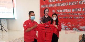 Mbak Mitha Bagikan Seragam Partai Kepada PAC PDI Perjuangan se-Kabupaten Brebes