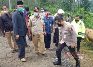 Memet Said Tinjau Lokasi Penanganan Tanah Longsor di Desa Kalibakung