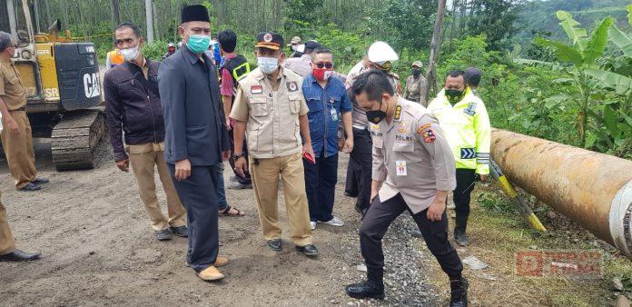 Memet Said Tinjau Lokasi Penanganan Tanah Longsor di Desa Kalibakung