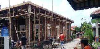 Nursidik Tinjau Pembangunan Musholla di Kecamatan Adiwerna