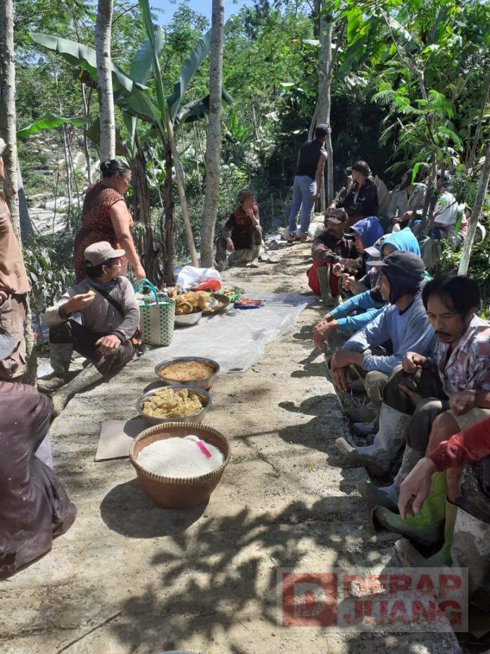 PAC Kecamatan Karangkobar Bangun Jalan Menuju TPQ At-Taqwa