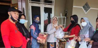 PAC PDI Perjuangan Kecamatan Ngaliyan Bagikan Makanan untuk Korban Bencana Alam