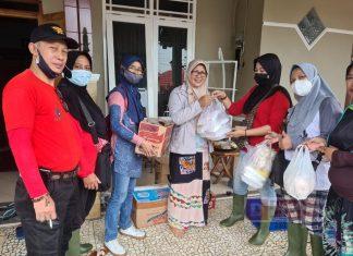 PAC PDI Perjuangan Kecamatan Ngaliyan Bagikan Makanan untuk Korban Bencana Alam