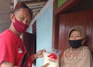 PAC PDI Perjuangan Kecamatan Wangon Berikan Bantuan Kepada Masyarakat Terdampak Covid-19