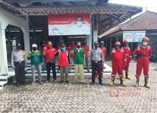 PAC PDI Perjuangan Kecamatan Nusawungu Lakukan Penyemprotan Disinfektan