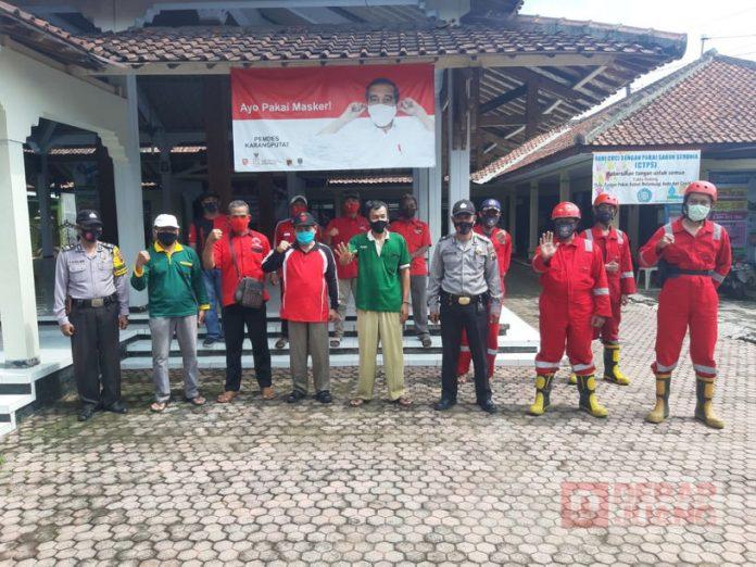 PAC Perjuangan Kecamatan Nusawungu Lakukan Penyemprotan Disinfektan