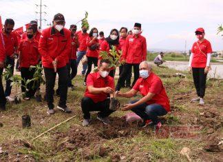 PDI Perjuangan Kota Semarang Lanjutkan Penghijauan di Banjir Kanal Barat