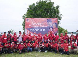 Peringati HUT Partai, Banteng Grobogan Gelar Sepeda Sehat dan Penanaman Pohon