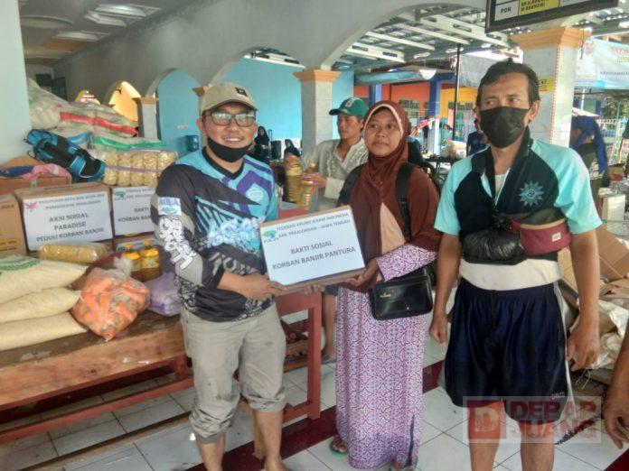 Rizal Berikan Bantuan Kepada Masyarakat Terdampak Banjir di Kabupaten Pekalongan