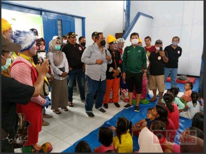 Sambangi Lokasi Banjir, H. Riswadi Bersama FPB Serahkan Bantuan