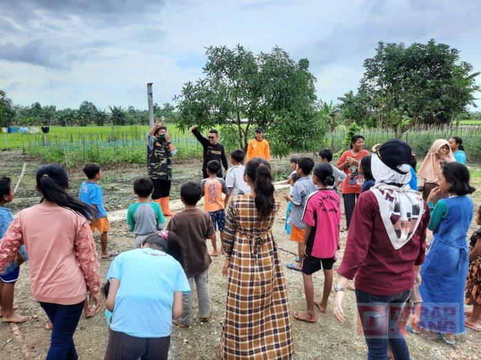 Sambangi Posko Pengungsian, Habib Ajak Anak-Anak Bermain hingga Tertawa Lepas