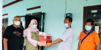 Sri Mulyani Serahkan Bantuan Untuk Masyarakat Terdampak Banjir