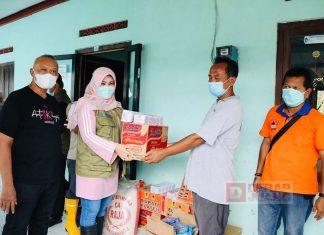Sri Mulyani Serahkan Bantuan Untuk Masyarakat Terdampak Banjir