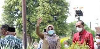 Tanam Bibit Kurma, Sri Mulyani Menambah Nuansa Timur Tengah Masjid Agung Al Aqsha