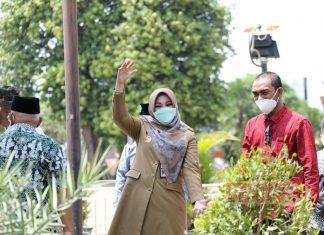 Tanam Bibit Kurma, Sri Mulyani Menambah Nuansa Timur Tengah Masjid Agung Al Aqsha