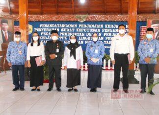 Sri Sumarni Serahkan SK PPPK di Lingkungan Pemerintah Grobogan Formasi Tahun 2020