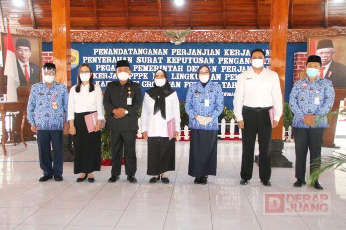 Sri Sumarni Serahkan SK PPPK di Lingkungan Pemerintah Grobogan Formasi Tahun 2020
